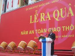 Acara pemberangkatan pasukan melakukan Tahun Keselamatan lalu lintas-tahun 2012 diadakan di Hanoi